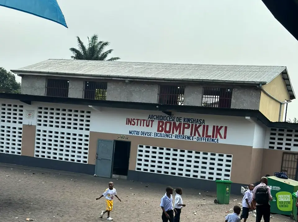 La façade de l’Institut Bompikiliki