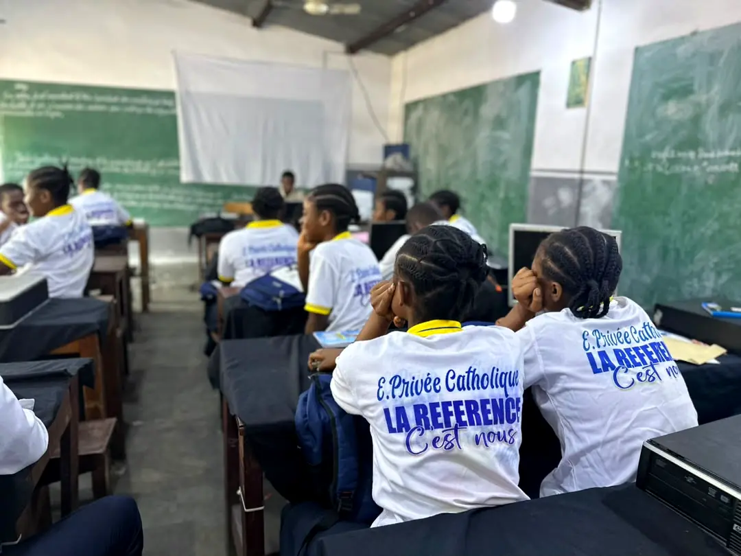 « La Référence, c’est nous » : élèves en salle informatique